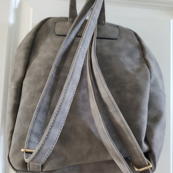 Backpack - Picture 2 of 12